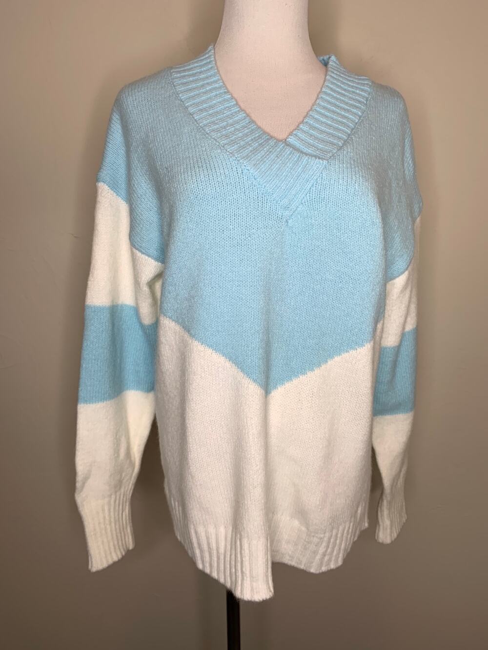 Vintage Baby Blue White V Neck Sweater ?80s ? Medium